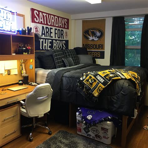 dorm ideas for guys|pictures of boys dorm rooms.